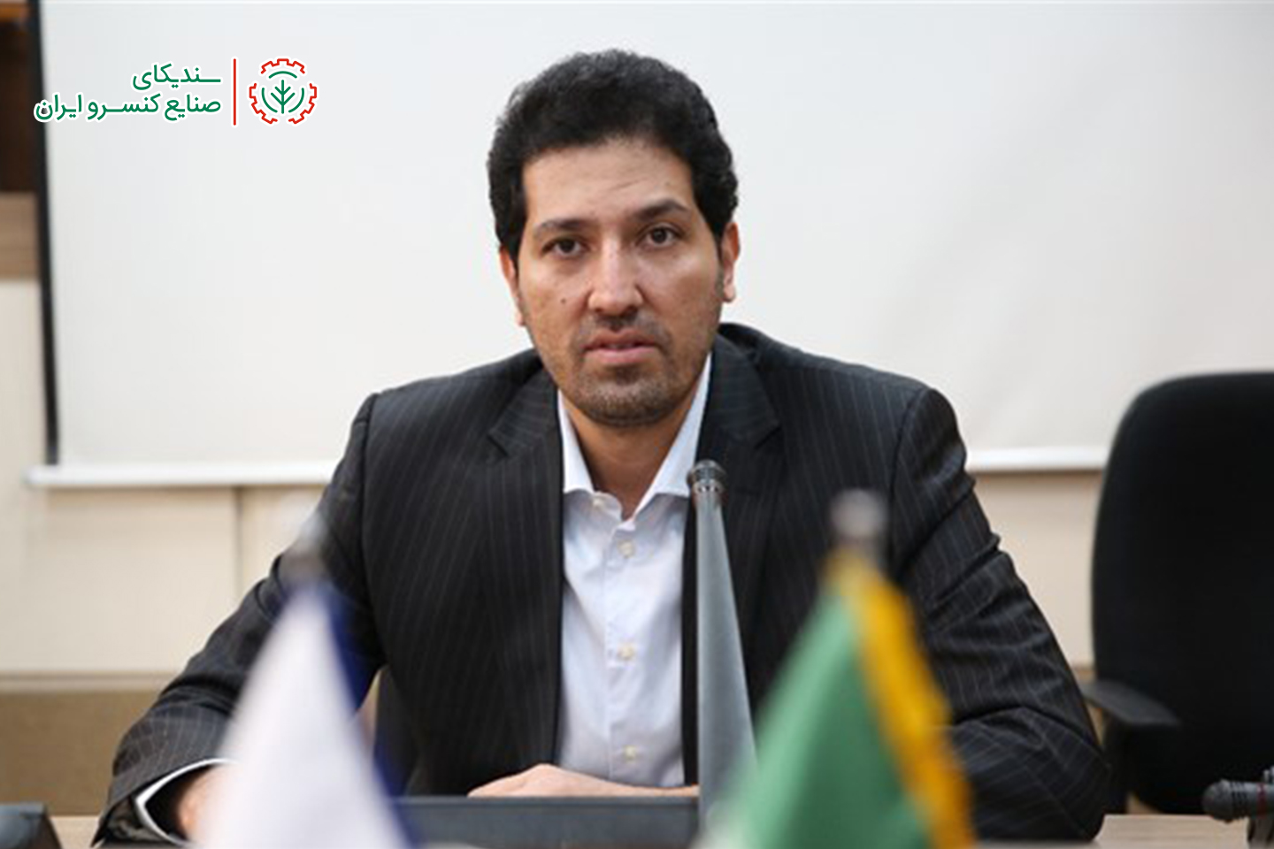 رئیس کمیسیون صنایع غذایی اتاق بازرگانی ایران: بوروکراسی پیچیده مانع ترخیص کالاها از گمرکات است