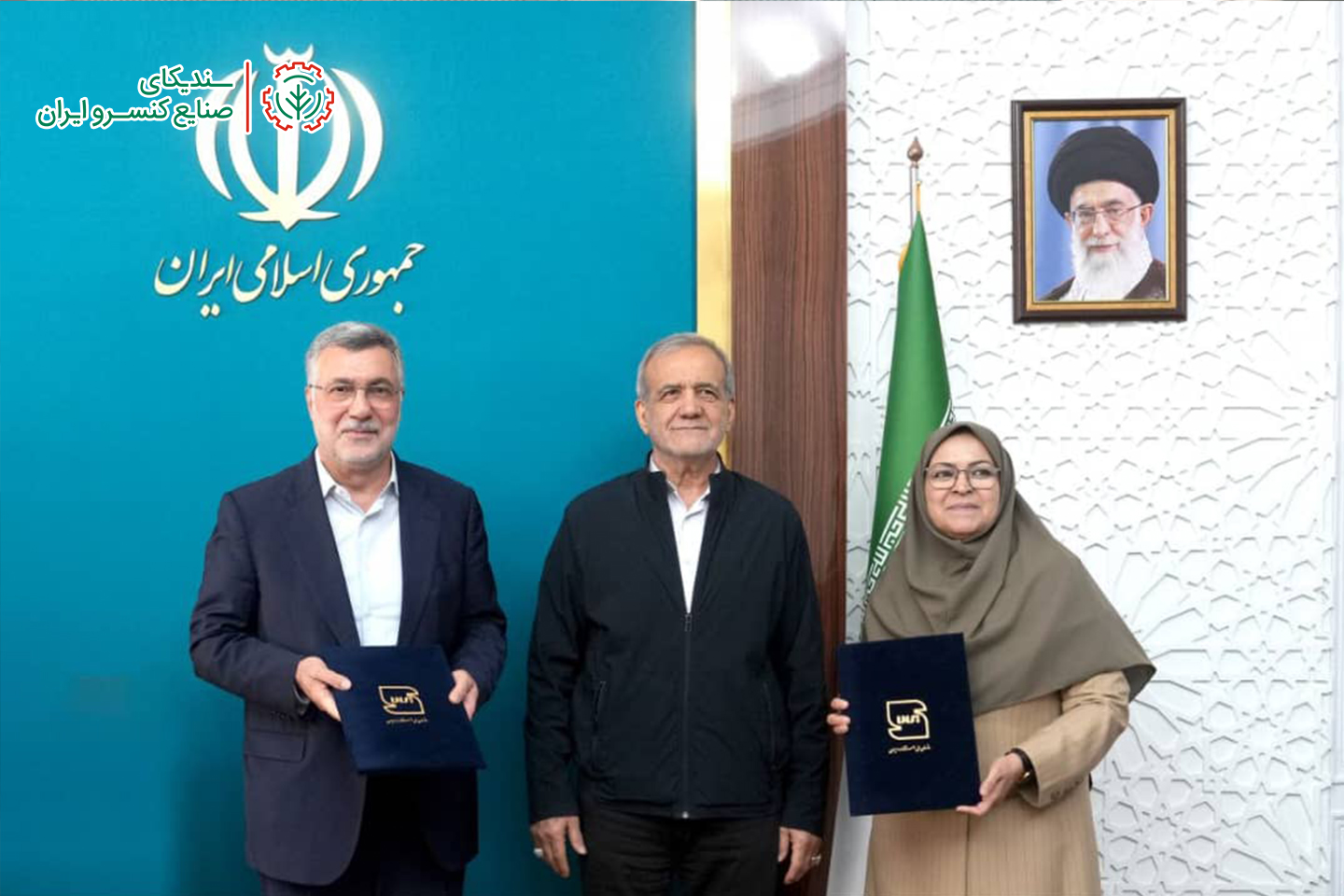 با حضور رئیس‌جمهور در شورای عالی استاندارد، تفاهم‌نامه‌هایی کلیدی در جهت رفع موازی‌کاری‌های دولتی امضا شد